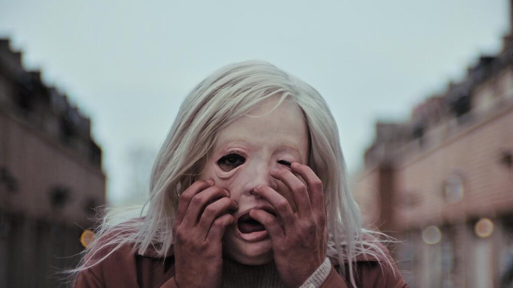 Fatal Consciousness Implant: The Life-and-Death Rivalry of a Criminal and the Female Protagonist