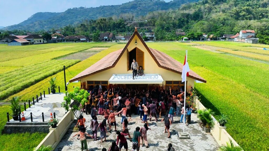 Survivors Trapped on a Rooftop as Zombies Swarm Below: Netflix's 2025 Zombie Blockbuster.