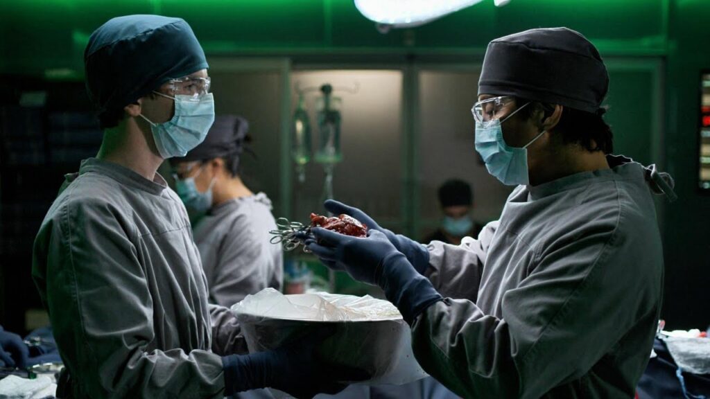 The Good Doctor S5P1: Shaun Holds A Beating Heart As Brain Dead Patient Saves 63 Lives In The End